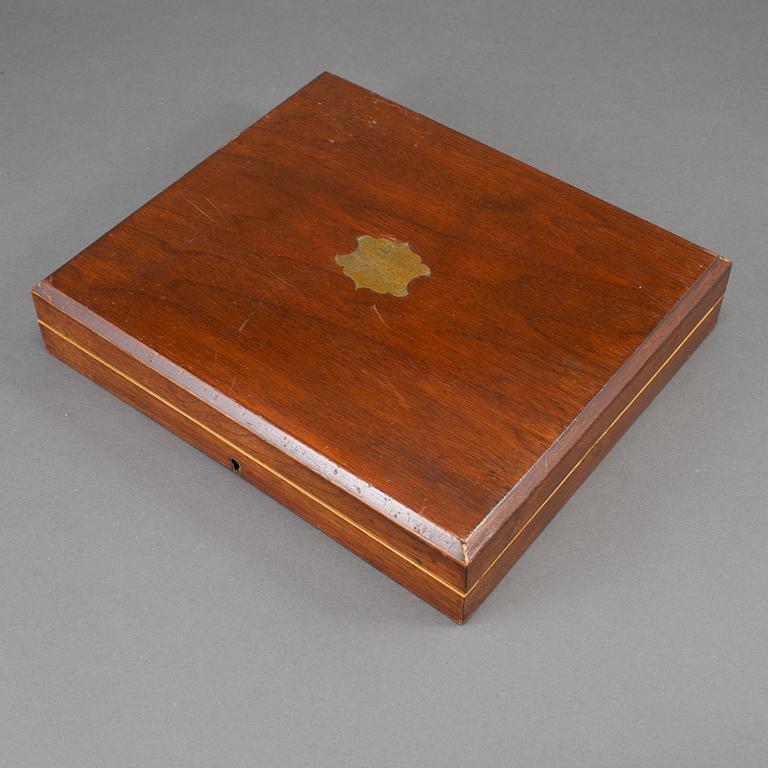 Joseph Willmore, fruktbestick 24 st, silver med pärlemorskaft, Birmingham 1822/23.