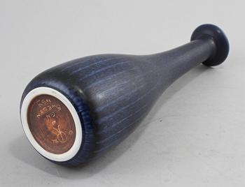 HÄNKELVAS, stengods, Gunnar Nylund, Rörstrand, 1900-talets mitt.