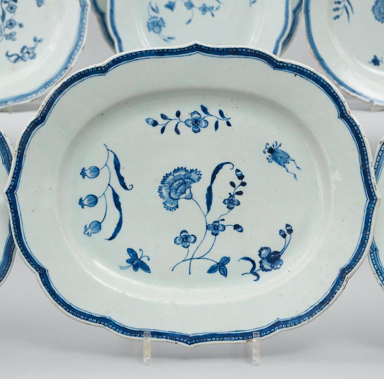 A blue and white dinner service, Qing dynasty, Qianlong (1736-1795), (53 pieces).