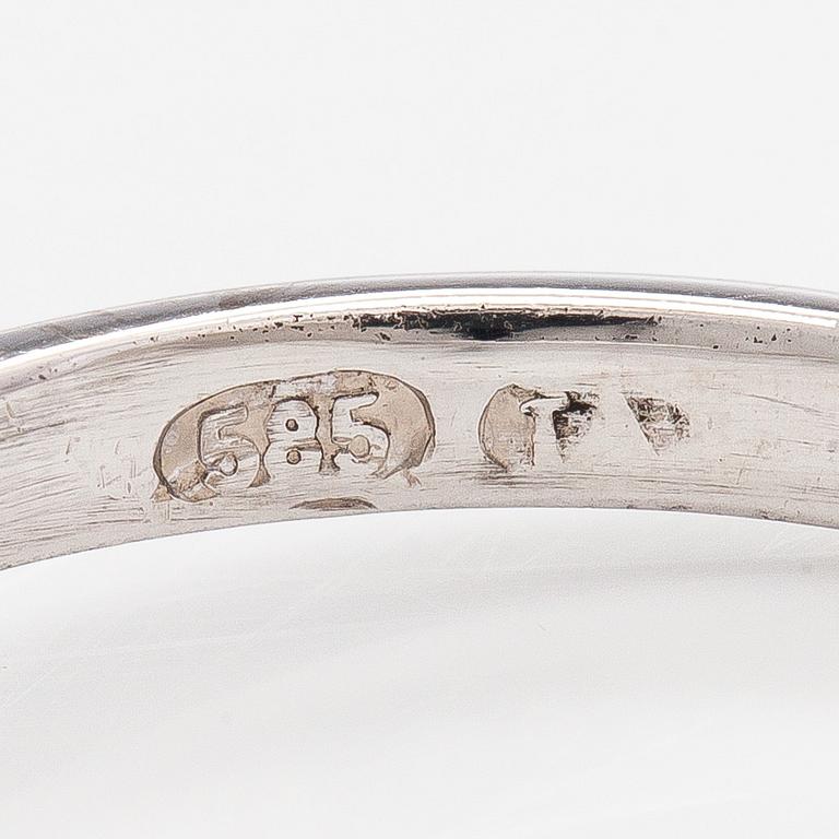 Ring, solitaire, brilliant cut diamond, 14K white gold.