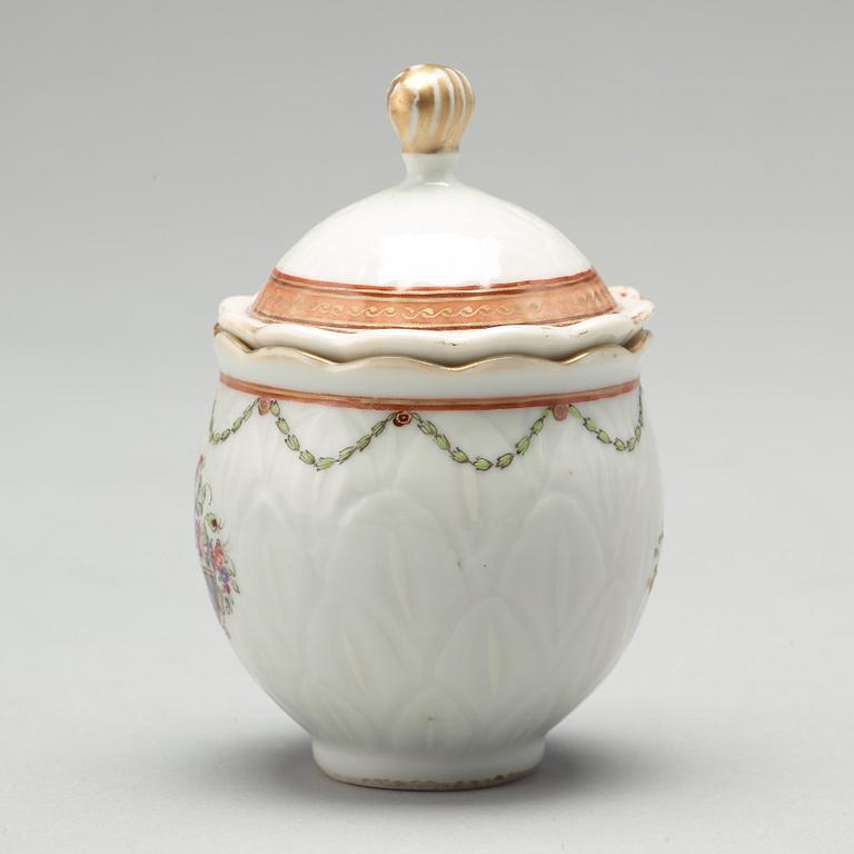 SERVISDELAR, 19 stycken, kompaniporslin. Qingdynastin, Qianlong (1736-96).