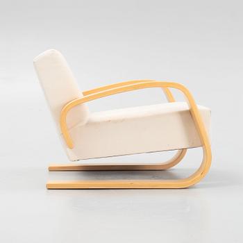 Alvar Aalto, a 'Tank chair', model 400, Artek, Finland, 2006.