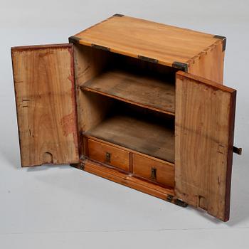 SKÅP, Kina, 1800-tal.