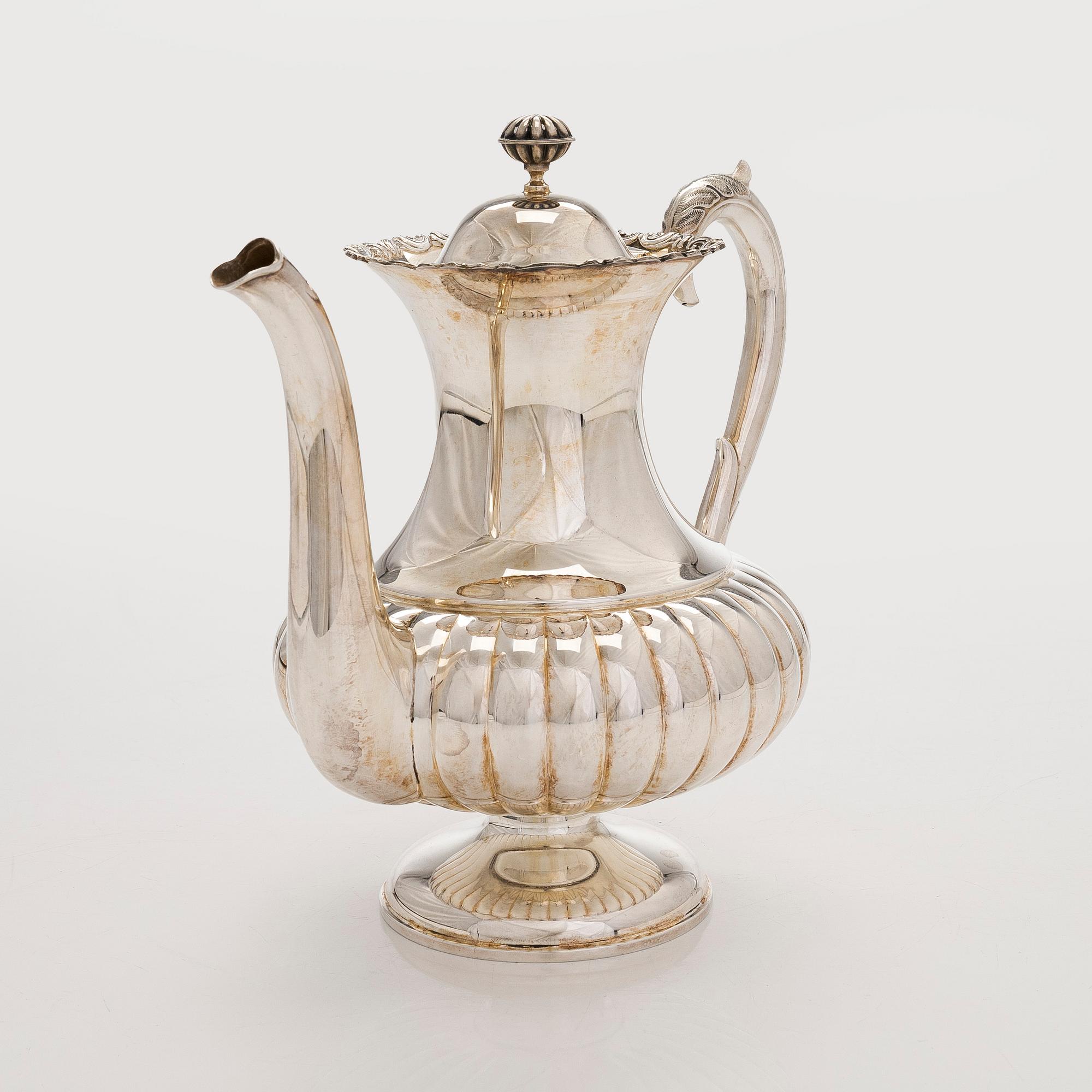 Kahvikannu, hopeaa, Kultakeskus, Hämeenlinna 1987.