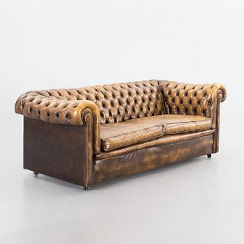 SOFFA, "Pegasus", England Chesterfield-modell, 1900-talets andra hälft.