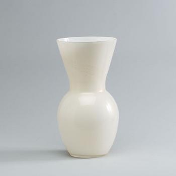 A CENEDESE MURANO INCAMMICIATO GLASS VASE, later part of the 20th cnenury.