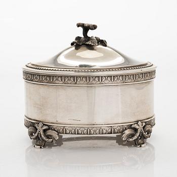 A silver sugar box, C G Hallberg, Stockholm 1898.