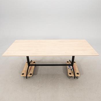 Pensi Design Studio, "Carma" table for Akaba.
