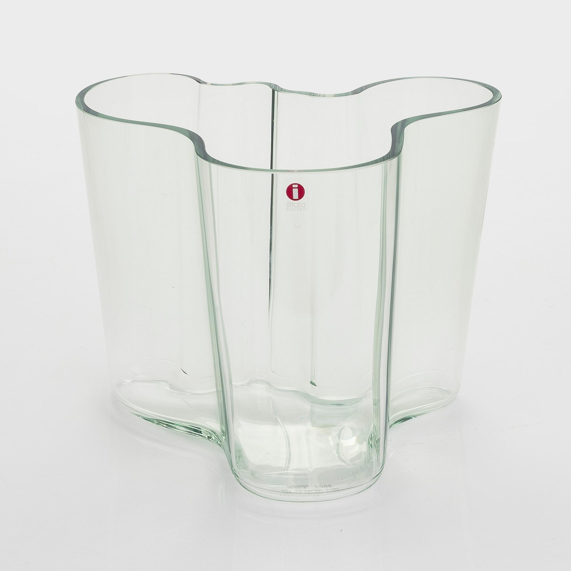 Alvar Aalto, A '3030' vase signed, Alvar Aalto 100 Iittala 1998.