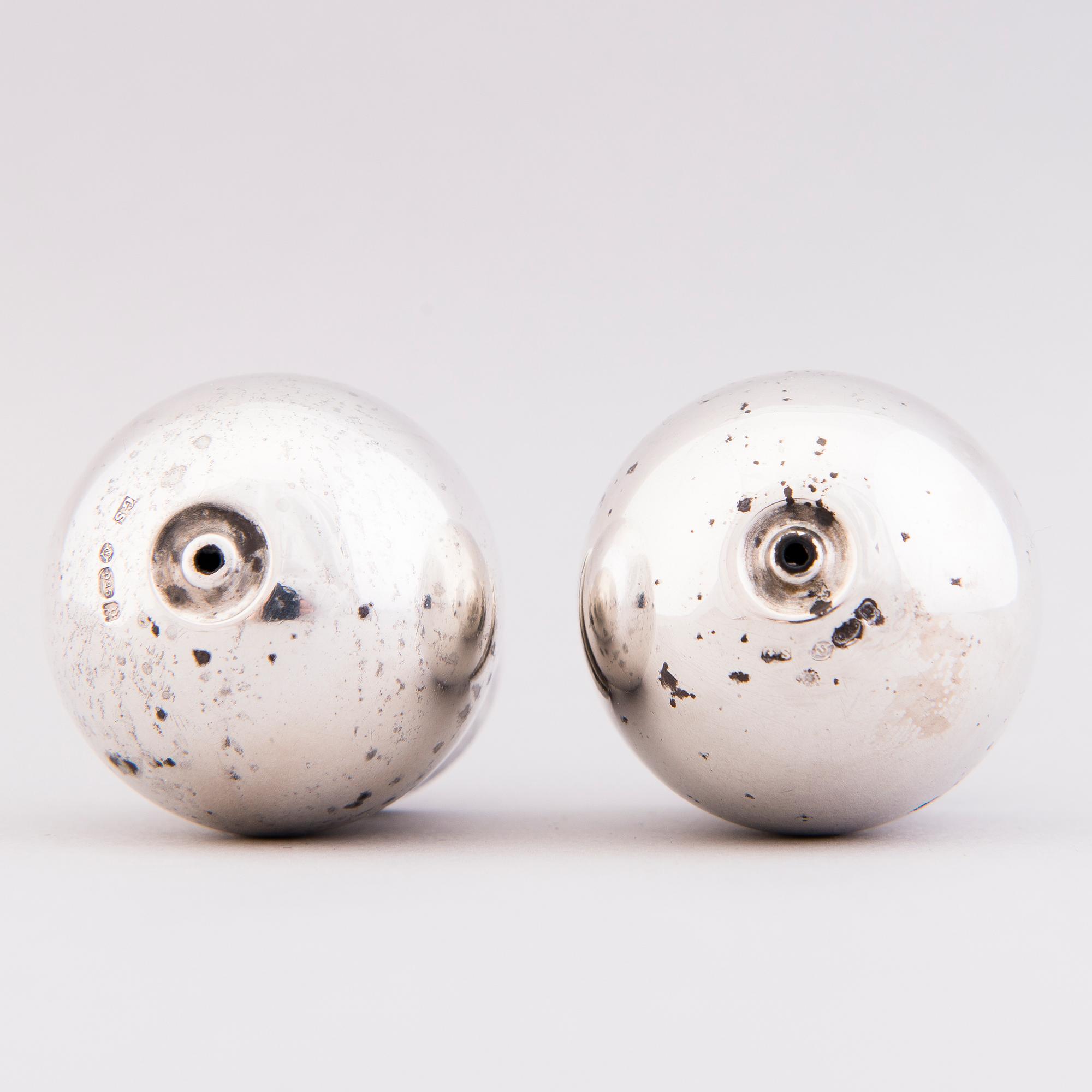 GEORG JENSEN, salt and pepper shakers, silver, design Harald Nielsen. Copenhagen 1945-51.