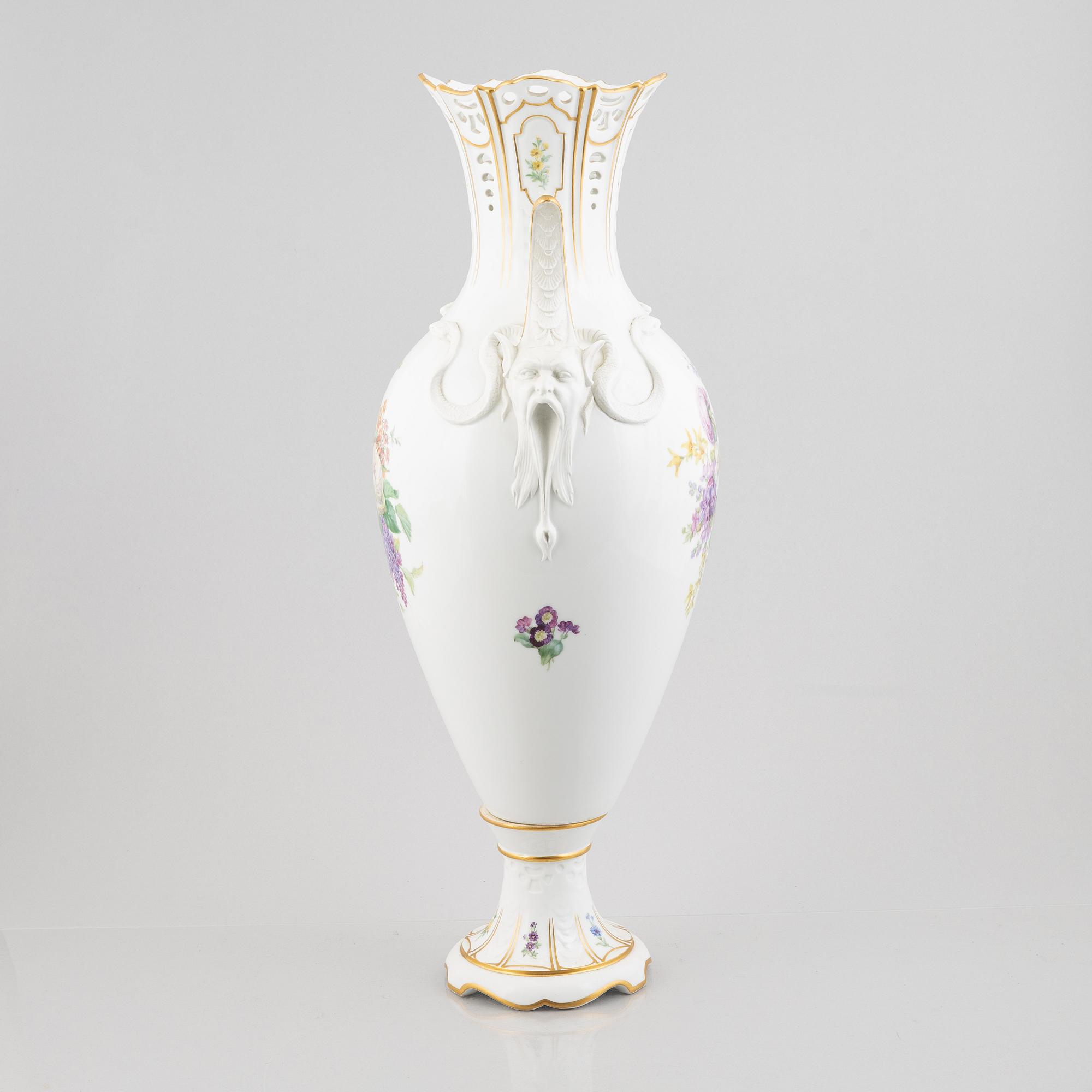 Royal Copenhagen, decorative vase, "Sachsisk Blomst", circa 1900.