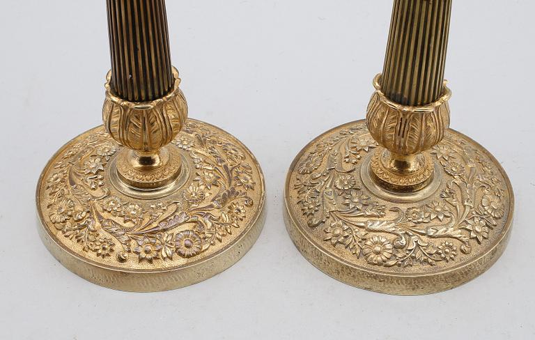 LJUSSTAKAR, 1 par, empire, förgylld brons, 1800-talets början.
