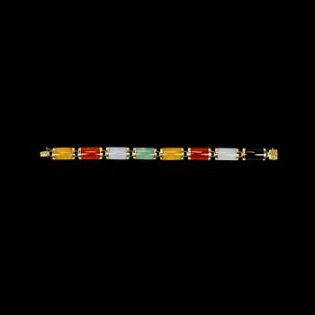1491. A jade necklace and bracelet from Italy.