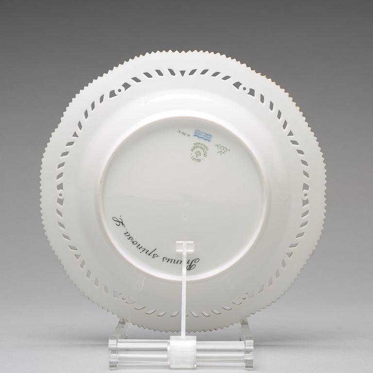 A set of 12 Royal Copenhagen 'Flora Danica' dessert dishes, Denmark, 20th Century.