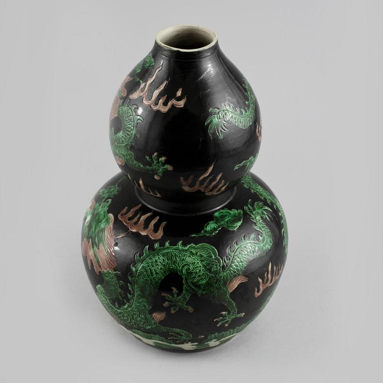 VAS, porslin, Kina, omkring sekelskiftet 1800/1900.