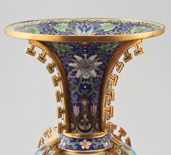VASER, 3 st, cloisonné, Kina, 1900-tal.