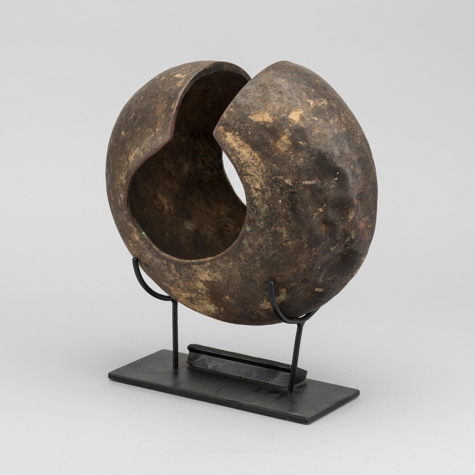 A COPPER FOOTRING FROM WAMPALA ZAIRE.