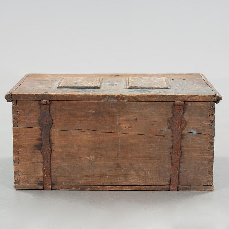 a folk art chest from Ljusdal Järvsö in the first half of the 19th century.