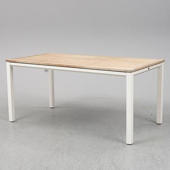 A garden table with four chairs, Gloster.