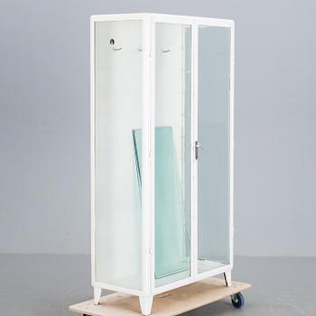 LÄKARSKÅP, 1900-talets andra hälft.