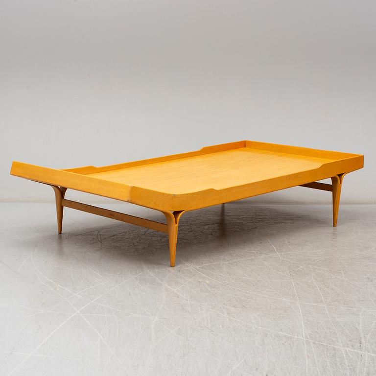 A 'T303 Berlin 60' daybed by Bruno Mathsson, Firma Karl Mathsson, Värnamo, Sweden.