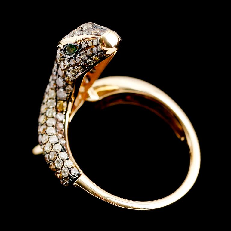 RING, 18 k guld, briljantslipade diamanter tot ca 1.60 ct, gröna granater.