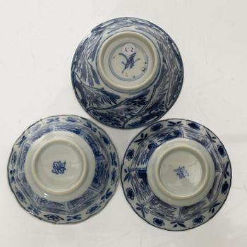 Tre koppar och tre fat, porslin, Kina, Qingdynastin, Kangxi (1662-1722).