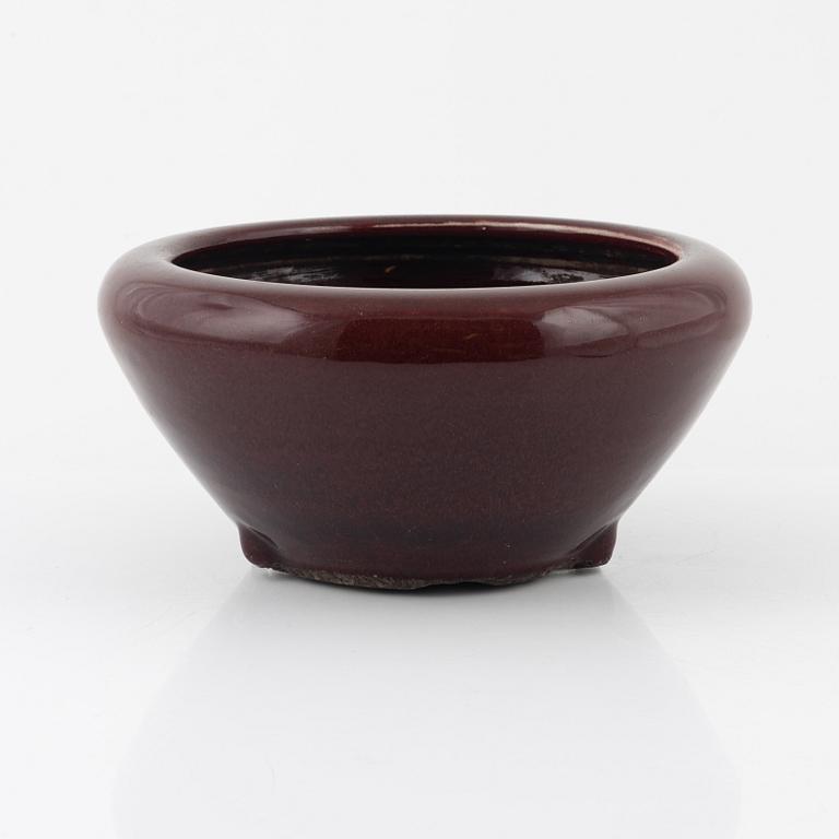 A sang de boef glazed censer, late Qing dynasty, circa 1900.