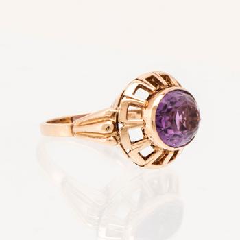 Ring in 18K gold with an oval faceted amethyst, G. Dahlgren & Co Malmö 1956.