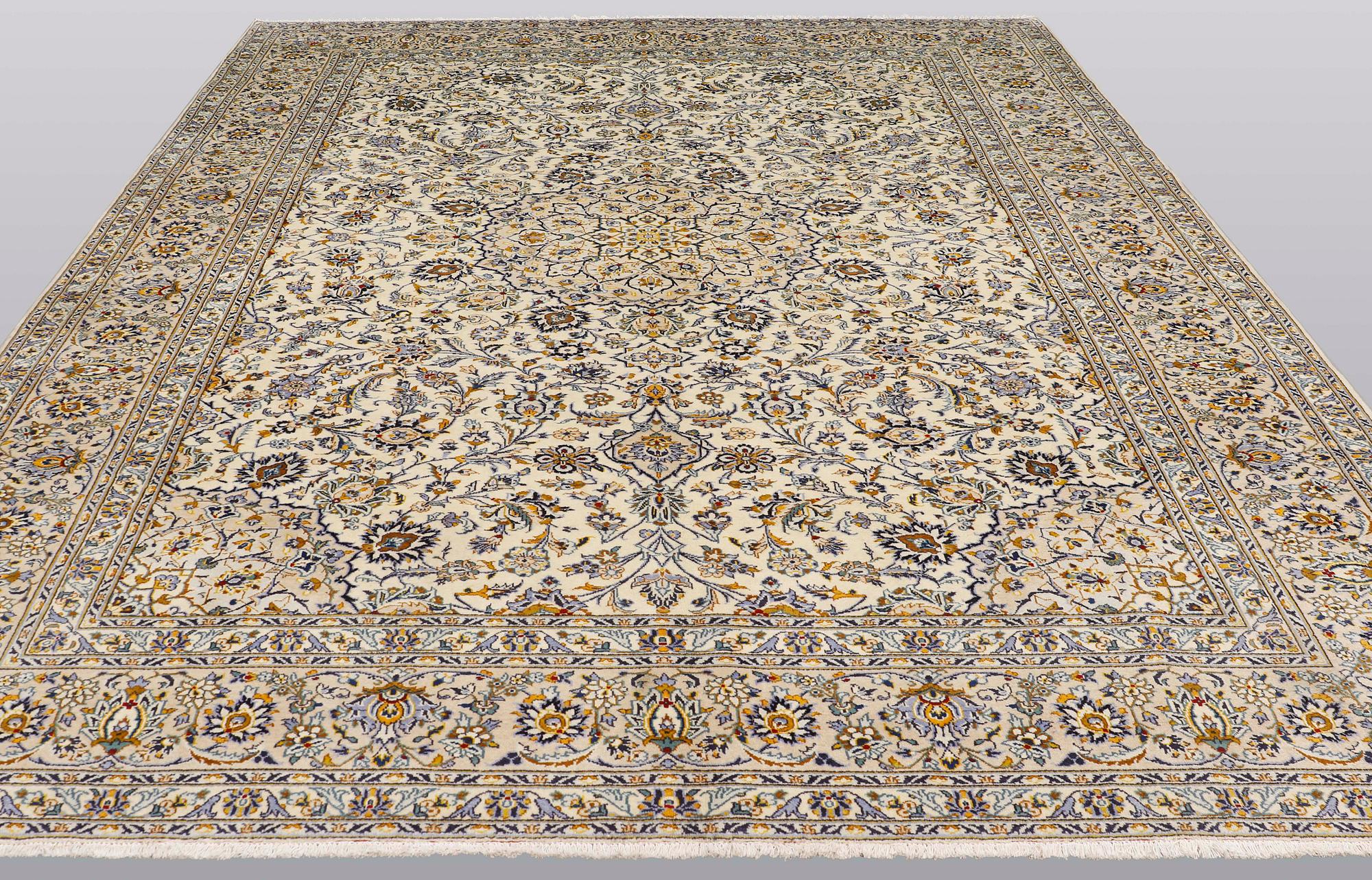 A carpet, Kashan, ca 400 x 288 cm.