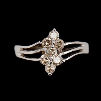 RING, 14 k vitguld, med briljanter tot  0.65 ct.