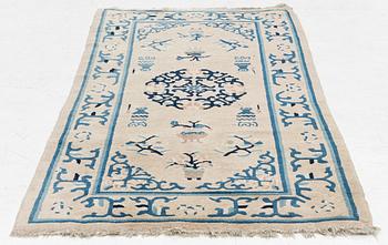 Carpet, China, approx. 175 x 95 cm.