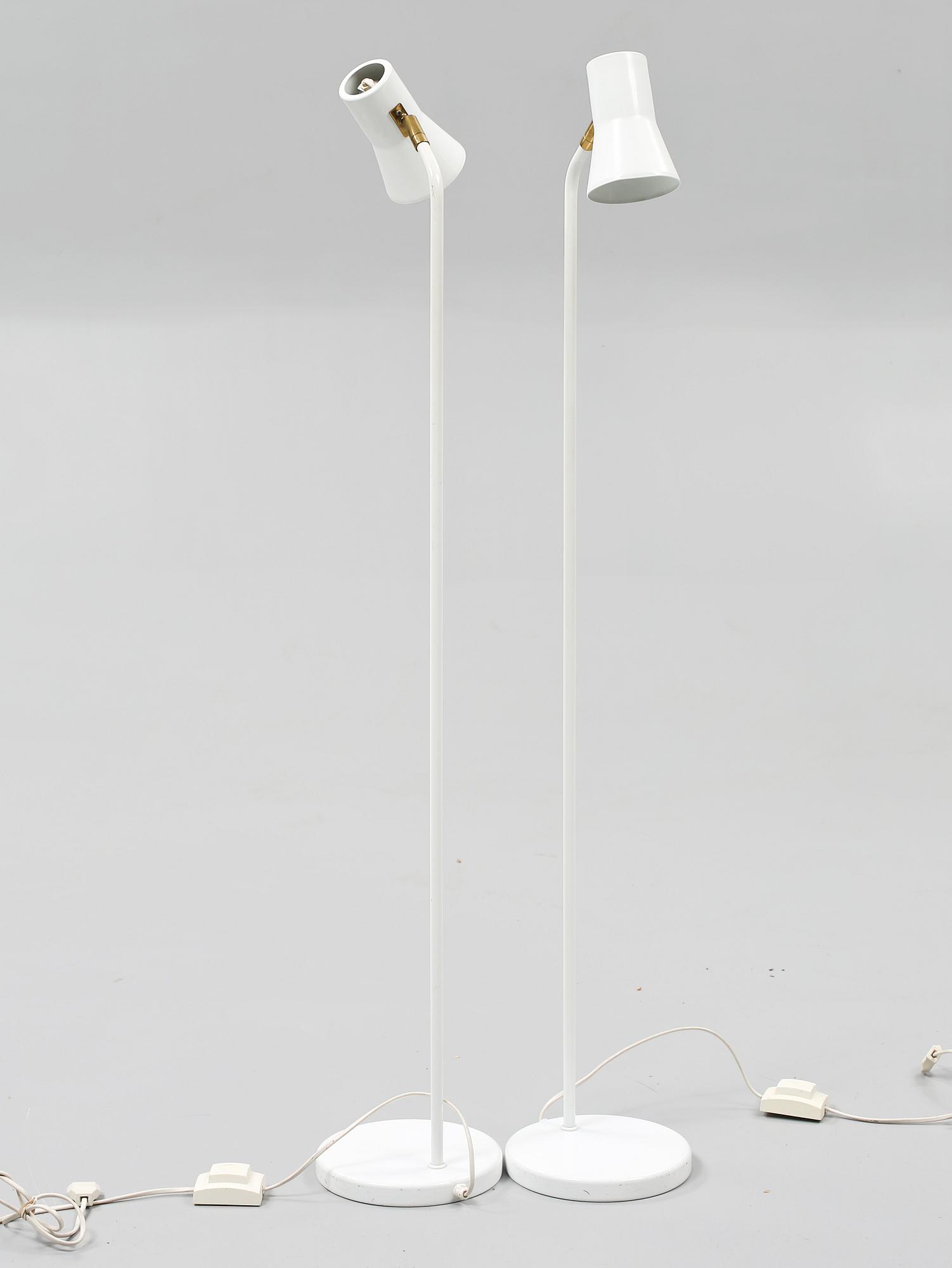 GOLVLAMPOR, ett par, 1900-talets andra hälft.