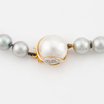 Pearl necklace, cultured pearls, clasp in 18K gold with mabe pearl and a small diamond.