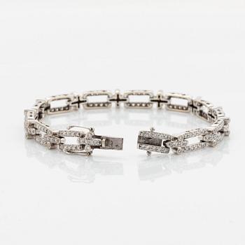 An 18K white gold bracelet set with round brilliant-cut diamonds.