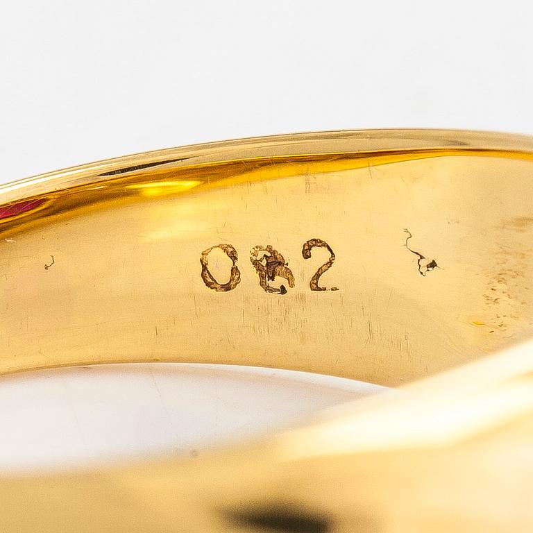 A 14K gold ring, set with an oval-cut ruby and diamonds totaling approx. 0.06 ct. Finland, 1999.