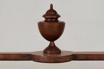 KONSOLBORD. Sengustavianskt stockholmsarbete, 1700-talets slut.