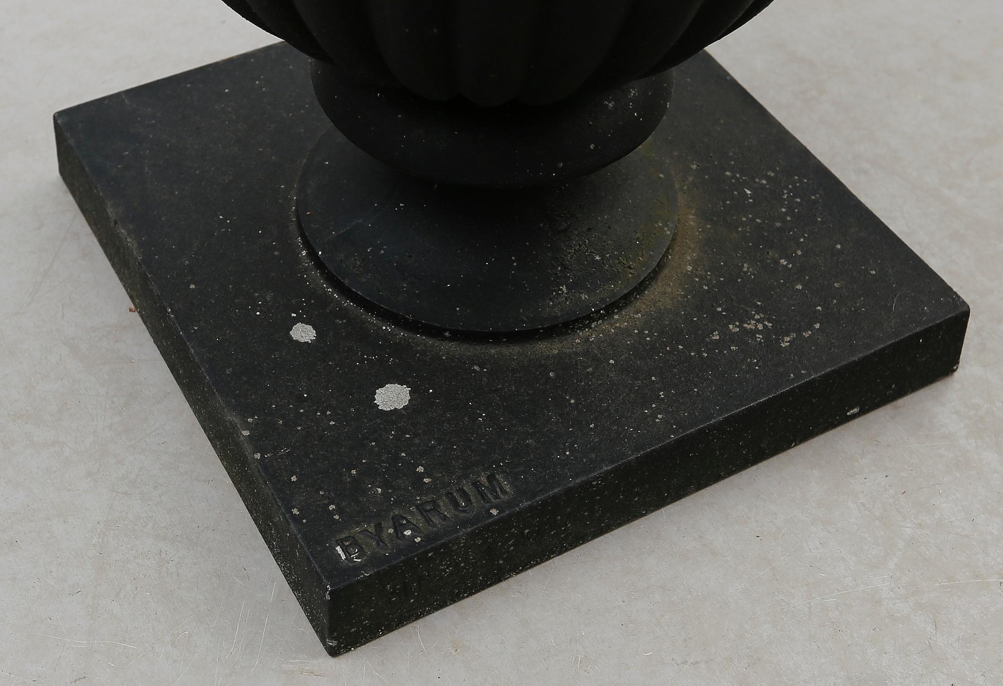 URNA SAMT AGAVE, gjutjärn och kopparplåt, Byarums Bruk samt Gysinge, modern tillverkning.