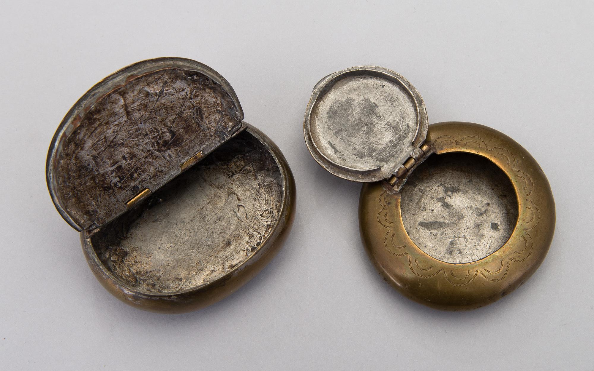 Ten 19th century snuff boxes, one from the 18th century. Sweden, Finland, Holland.