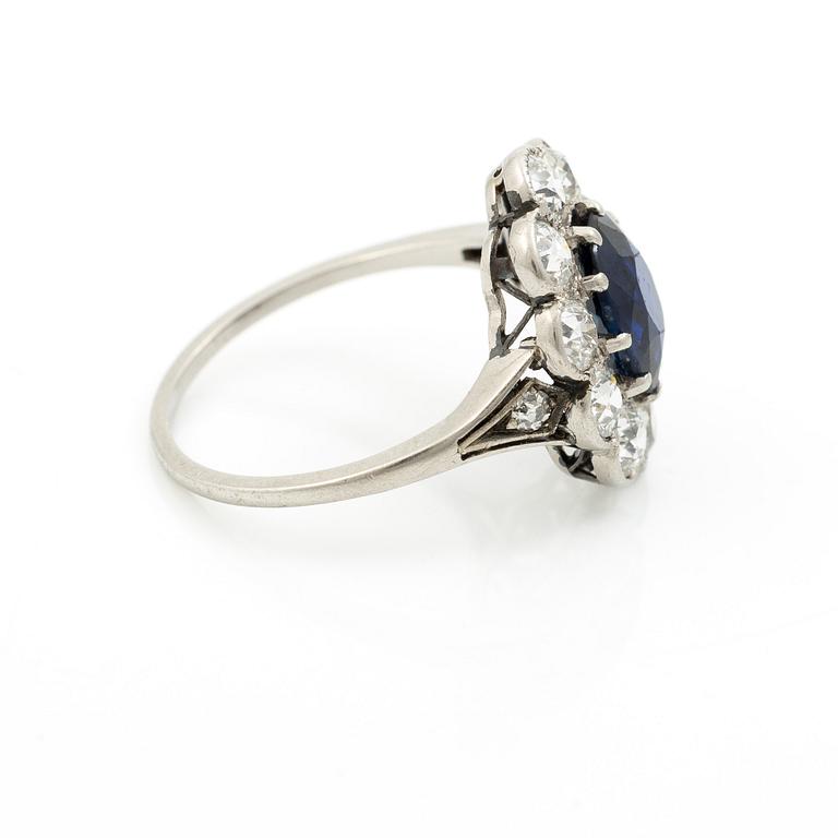 Carmose ring in platinum with sapphire and old-cut diamonds.