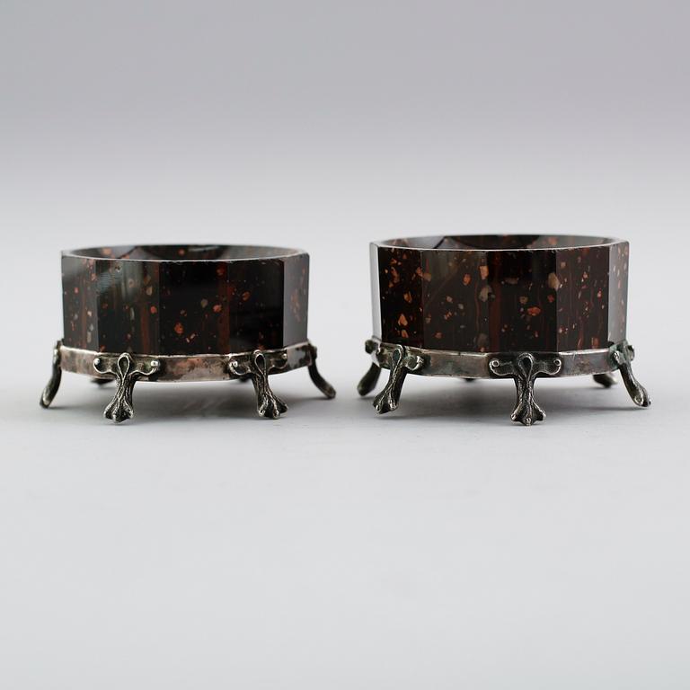 SALTKAR, 1 par, porfyr och silver, Stockholm 1884.