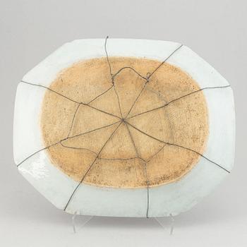 An export ware porcelain charger, China, Qianlong, 18th Century.