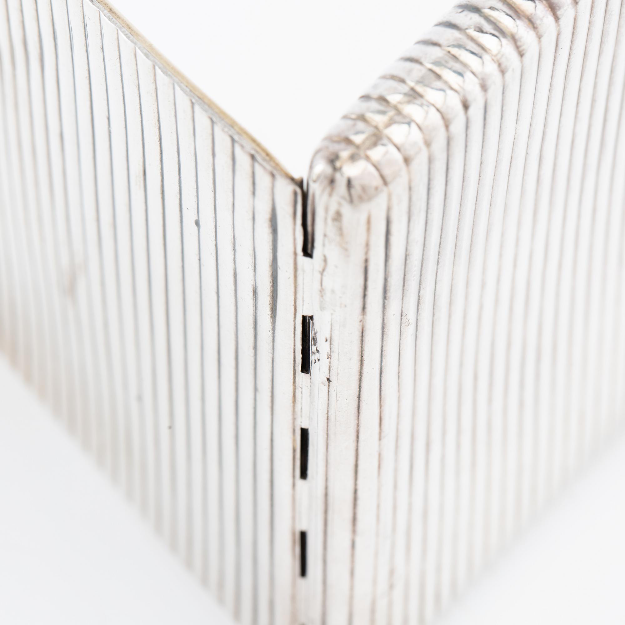 Cigarette case of silver with a cabochon-cut blue stone, first half of the 20th century.