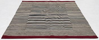 Matta, slätvävd, ca 177 x 128 cm.