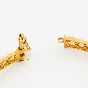 Arm ring, 18K gold with pearls.