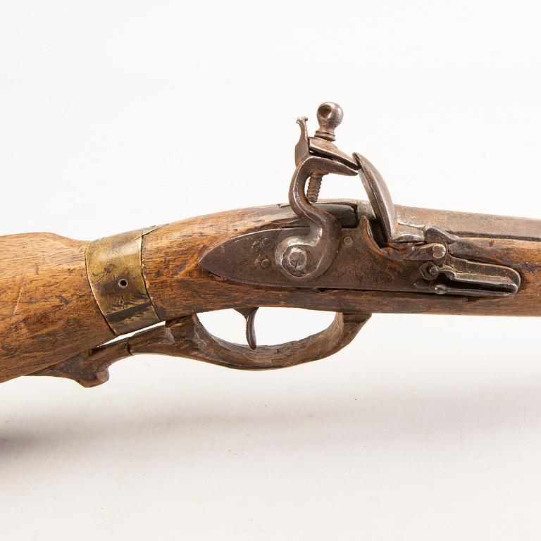 Flintlåsgevär, kort, svenskt, 1700-/ 1800-tal.