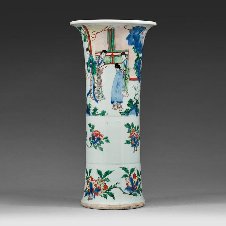 A wucai trumpet vase, Qing dynasty, presumably 19th century.