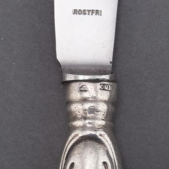 10 Swedish silver dinner knives, model Prins Albert, mark of G Möllenborg, Stockholm circa 1860.