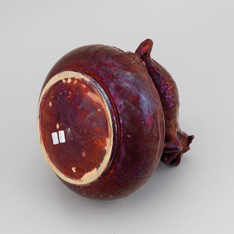 Karl Robert Svensson, a burgundy luster glazed earthenware vase. Art Noveau, Höganäs, Sweden. Early 20th century.
