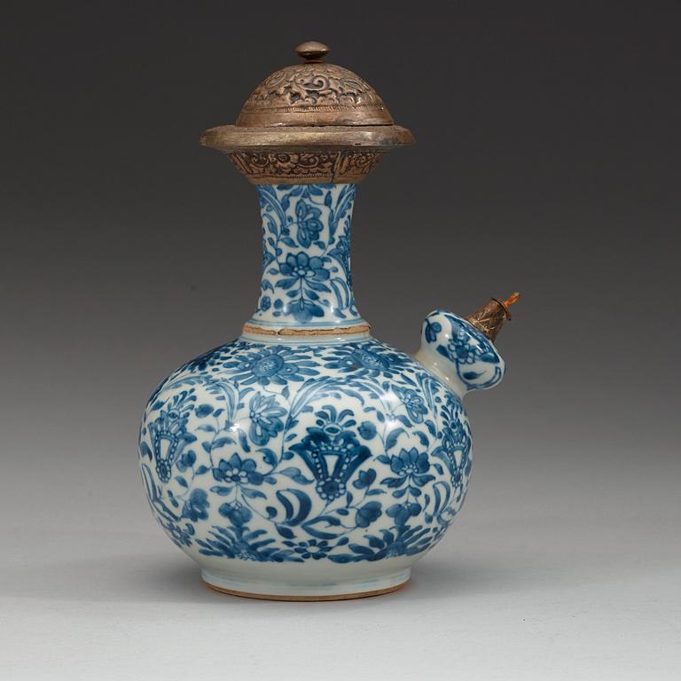 A blue and white kendi, Qing dynasty, Kangxi (1662-1722).